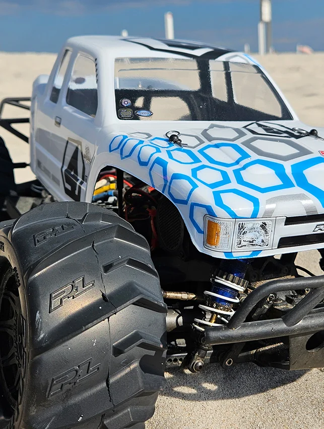 URCG Edition - Traxxas Slash 4x4, ProLine body - White Crawler Body, Traxxas Dirt Tires - named Hexygone-4
